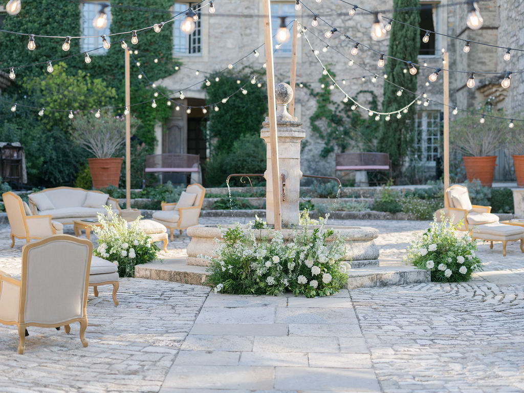 capucineatelierfloral_chateaudeberne_liz and nick_ fountain