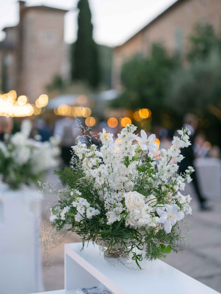 capucineatelierfloral_chateaudeberne_liz and nick_ centerpieces