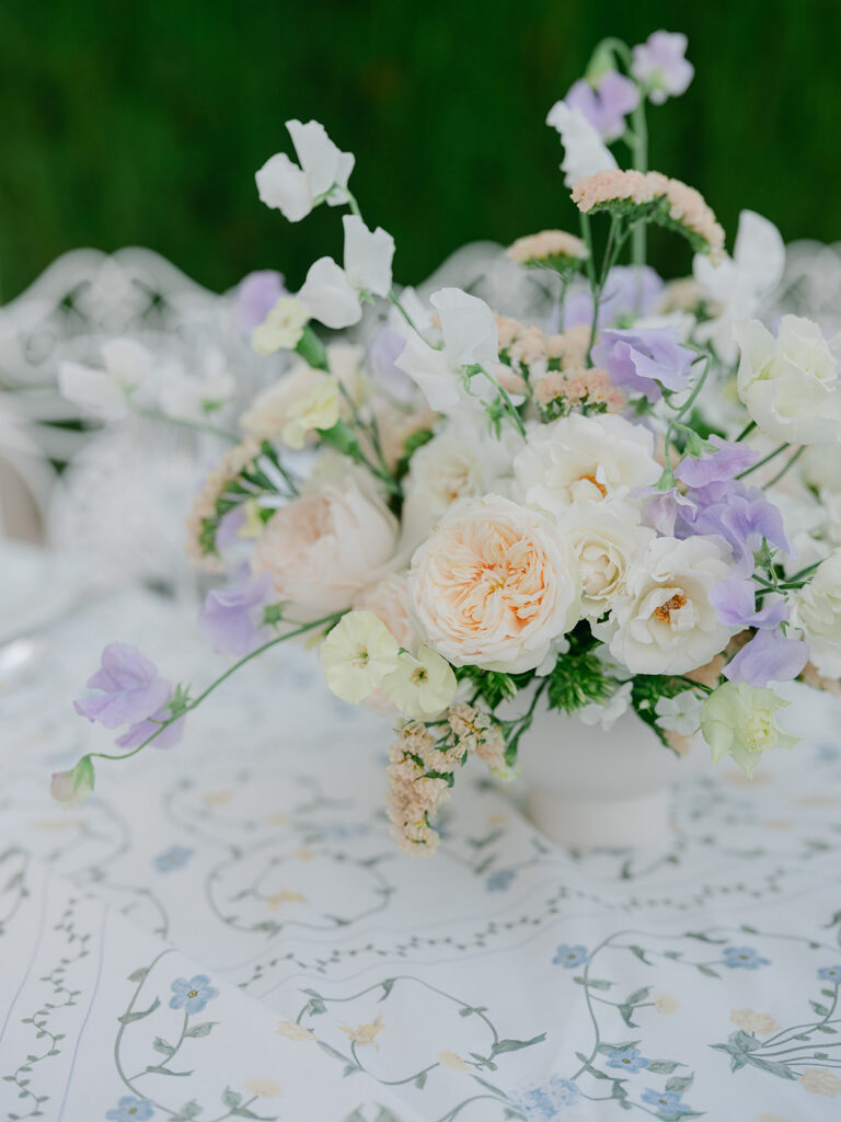 Lilac sweet peas and peach garden roses bring movement and colour to the outdoor Provence tablescape.